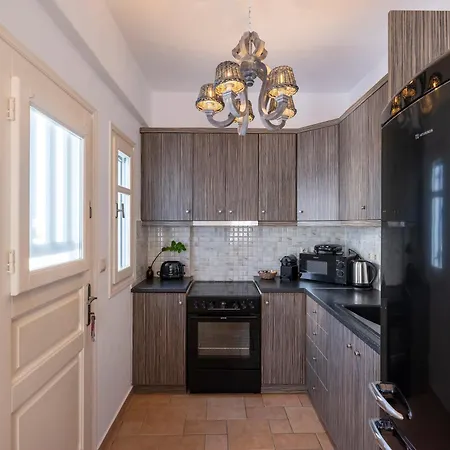 Hébergement de vacances Valeli Maisonette - 3br & Parking In The Center *